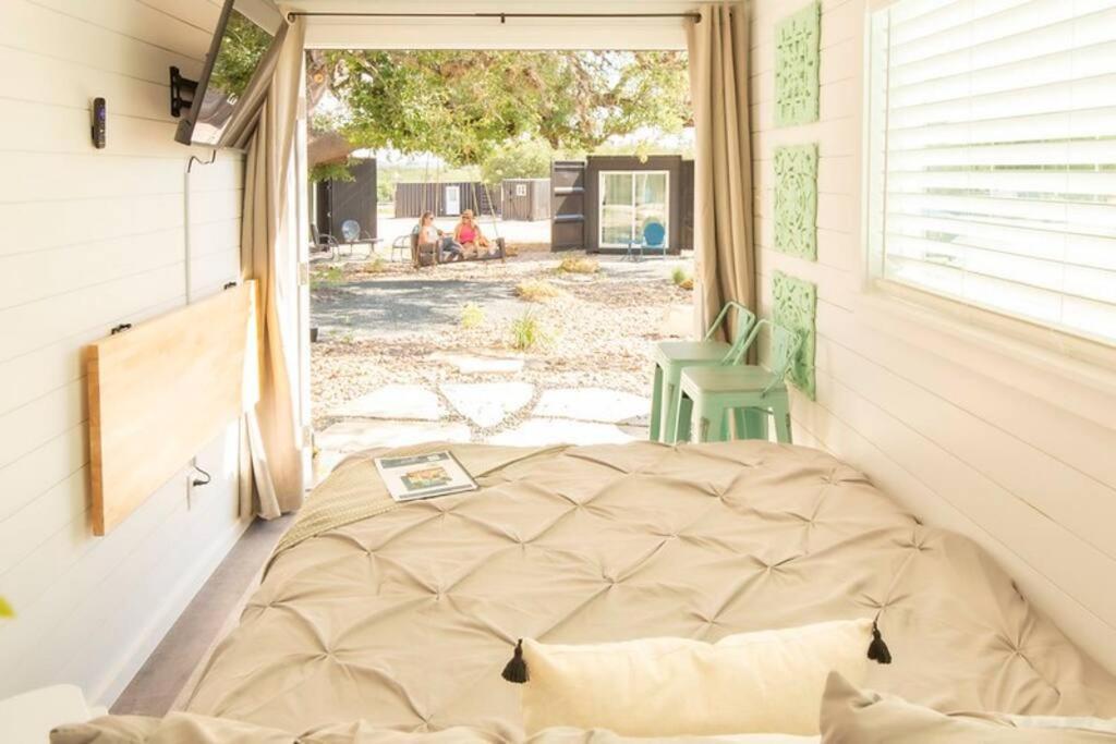 The Container Retreat @ 290 Wine Trail #10 Welcome Friends! Hye Esterno foto