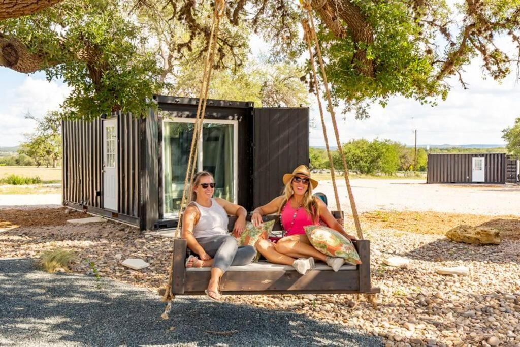 The Container Retreat @ 290 Wine Trail #10 Welcome Friends! Hye Esterno foto