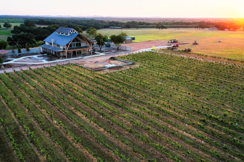 The Container Retreat @ 290 Wine Trail #10 Welcome Friends! Hye Esterno foto